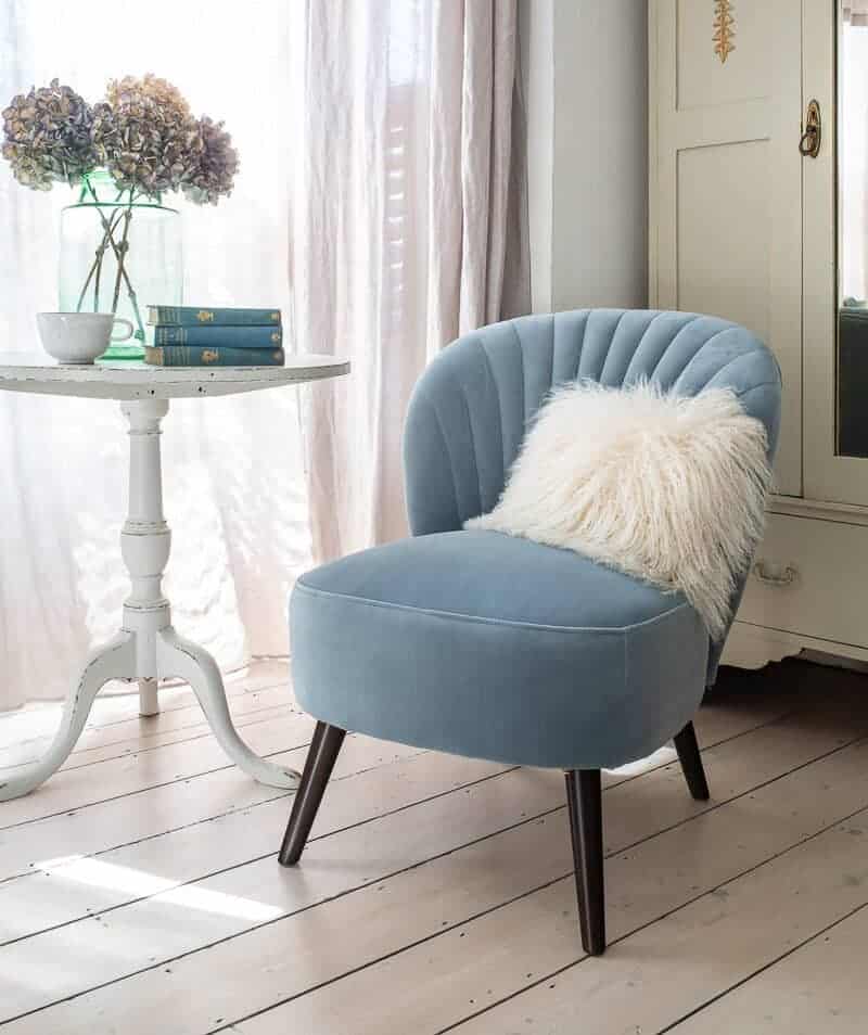 Evie_Chair_Blue_Cushion_Angle